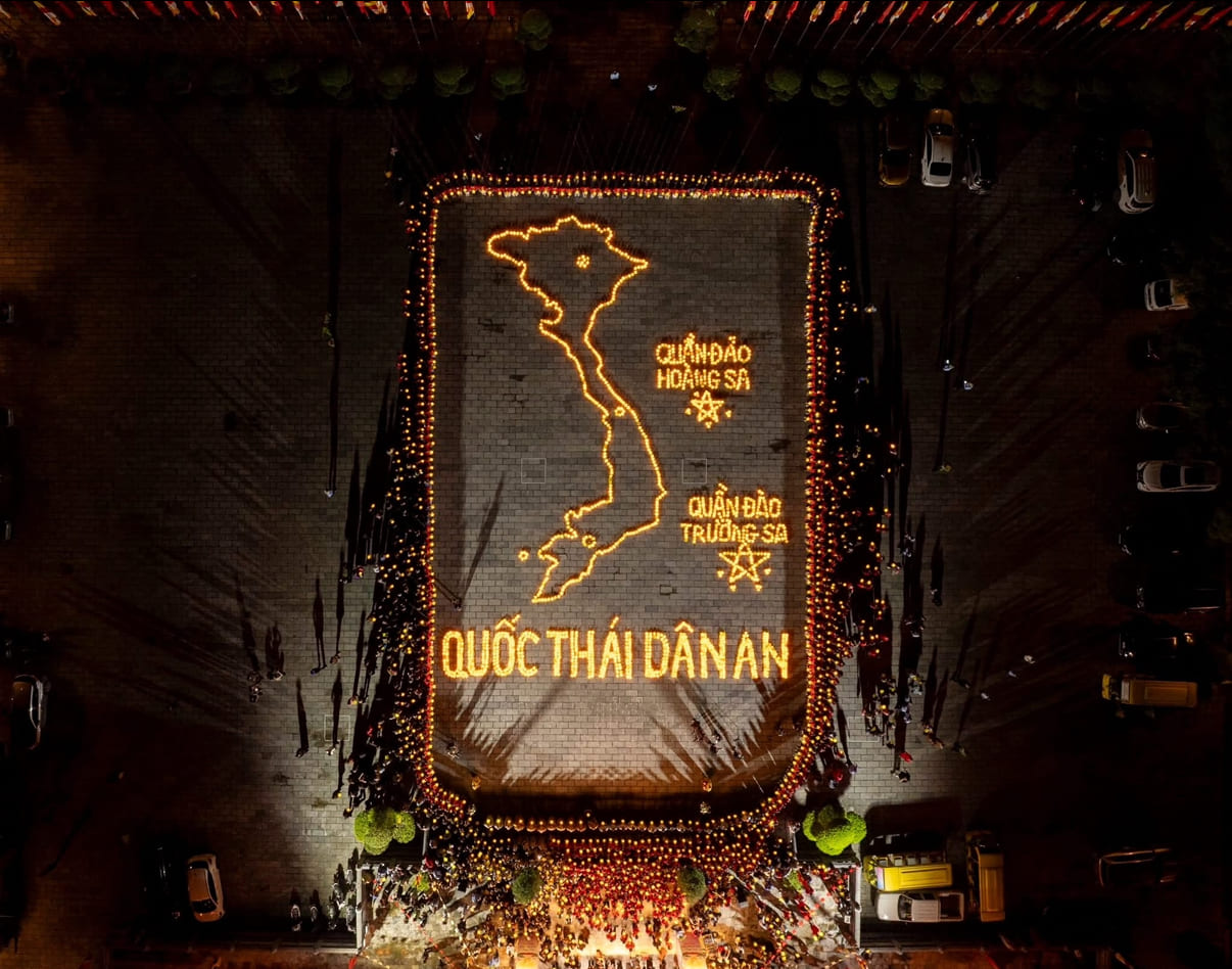 Lễ hoa đăng “Ánh đăng tri ân – 80 mùa hoa độc lập” tại Chùa Bái Đính